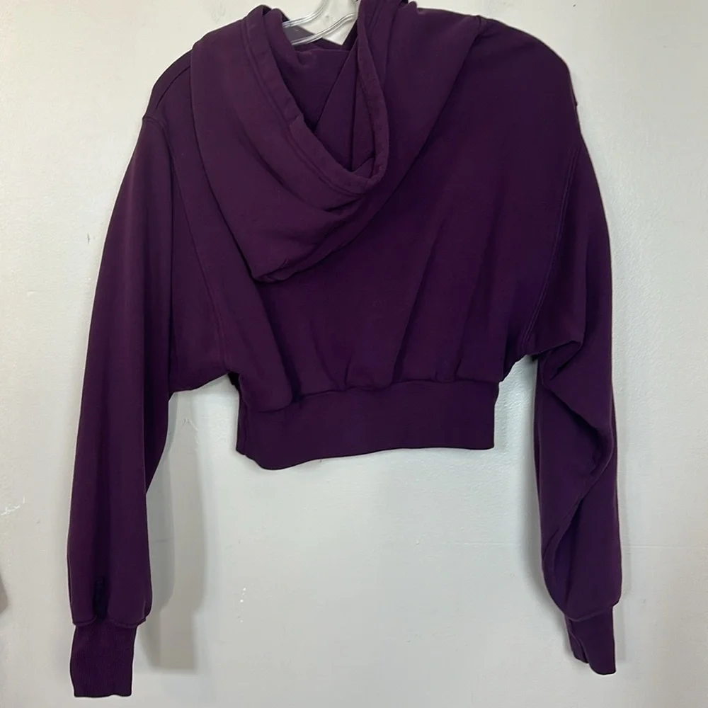 Aritzia TNA Cozy AF Fleece Perfect Shrunken Cropped Hoodie in Plum Purple - Picture 8 of 12